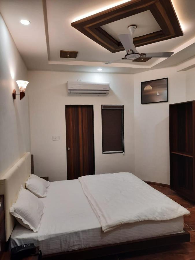 Hotel The Grand Shiva Gondal Bagian luar foto