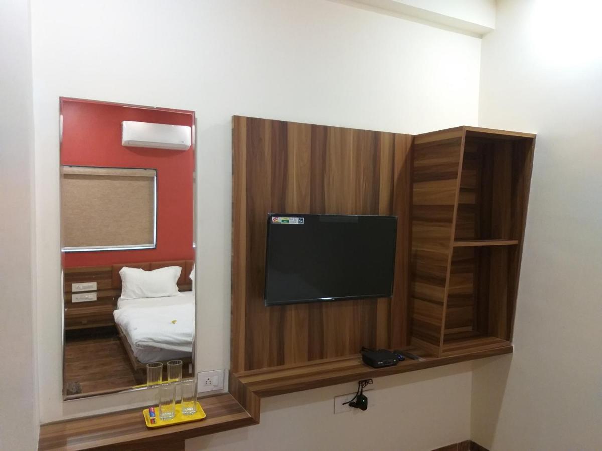 Hotel The Grand Shiva Gondal Bagian luar foto