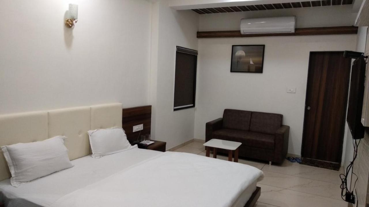 Hotel The Grand Shiva Gondal Bagian luar foto