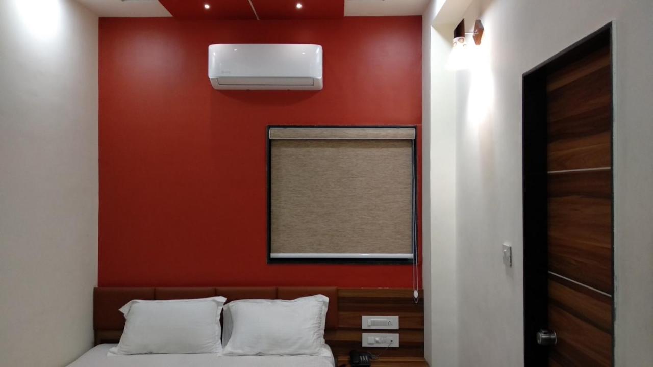Hotel The Grand Shiva Gondal Bagian luar foto