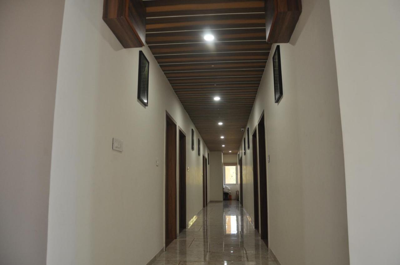 Hotel The Grand Shiva Gondal Bagian luar foto