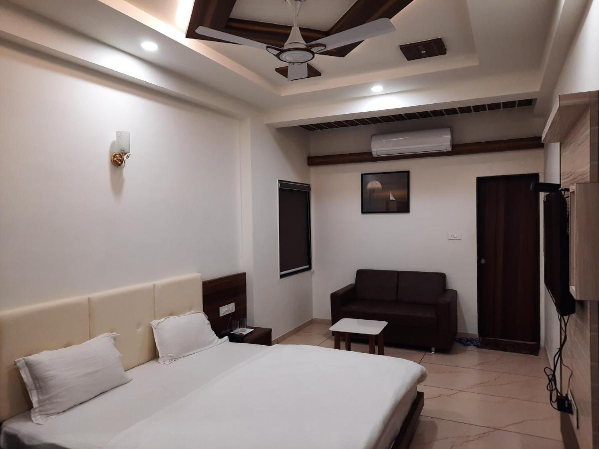 Hotel The Grand Shiva Gondal Bagian luar foto