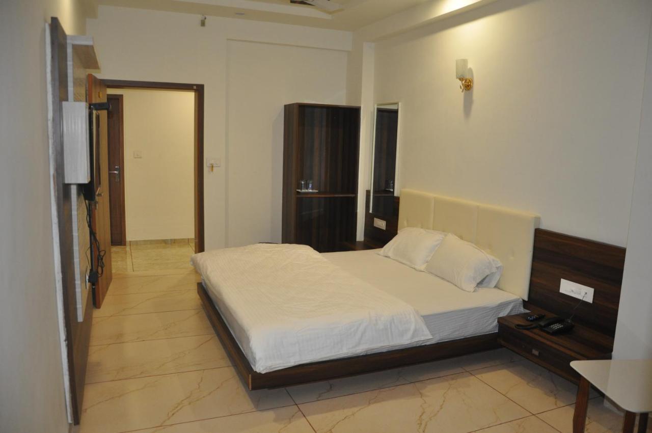 Hotel The Grand Shiva Gondal Bagian luar foto