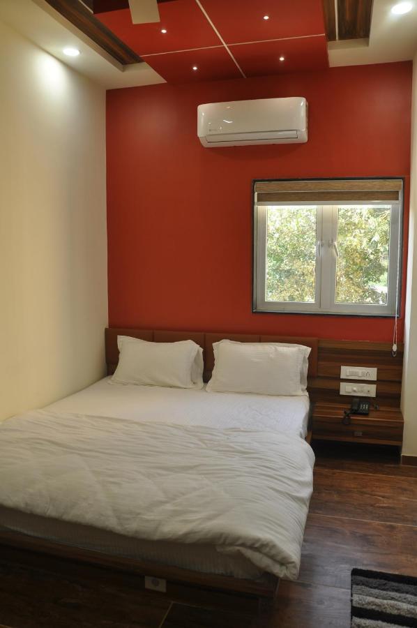 Hotel The Grand Shiva Gondal Bagian luar foto